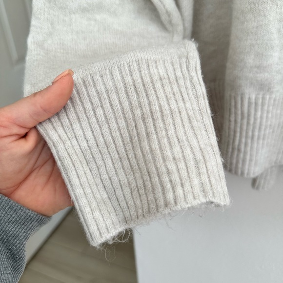 H&M turtleneck oversized fit sweater sz: Med - Picture 2 of 5